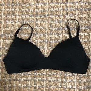 Black Victoria’s Secret t-shirt bra
